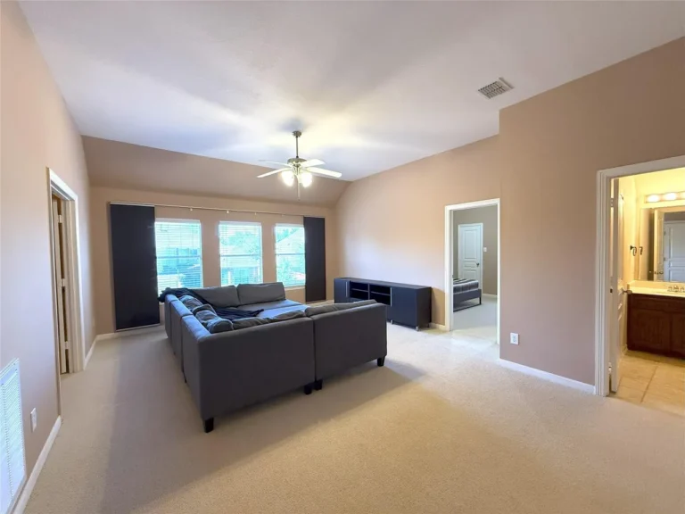 b25c2f7d62d04fcaa52a3a4602a33764l-m3350868036rd-w1280_h960