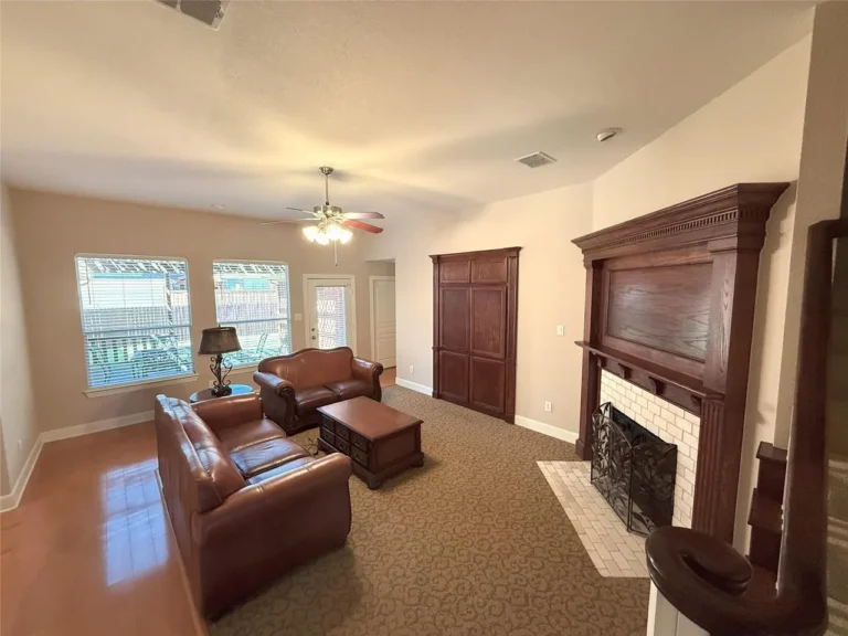 b25c2f7d62d04fcaa52a3a4602a33764l-m435521872rd-w1280_h960